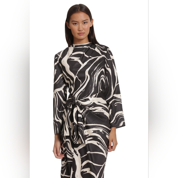 Donna Morgan Tied Waist Marble Print Midi Dress - Picture 2 of 6